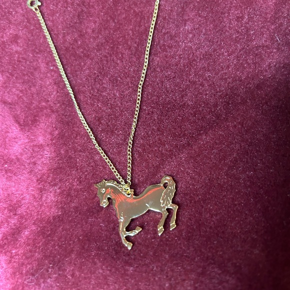 🍓DEADSTOCK 1980’s VINTAGE GOLD HORSE NECKLACE PONY NECKLACE - Picture 2 of 2